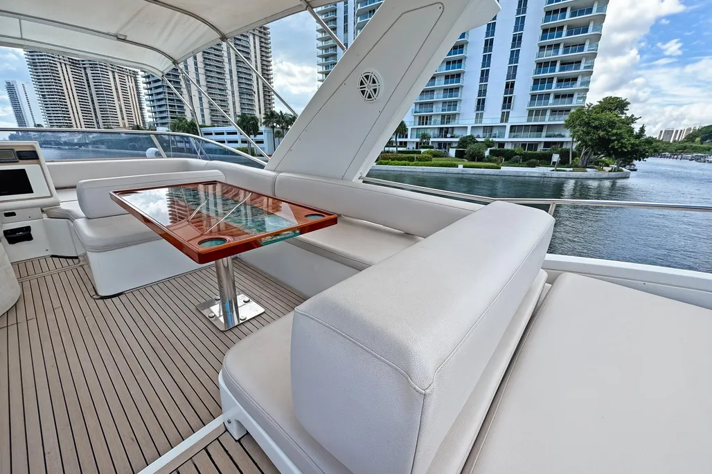 Yacht Photo 15
